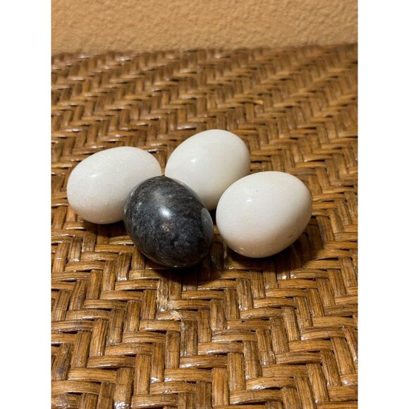 Set Of 4 Polished Marble & White Stone Eggs For Decoration & Collectibles - Picture 2 of 4